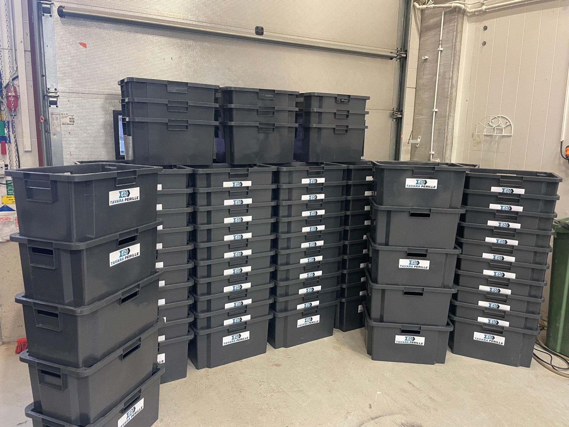 Muuttolaatikoiden vuokraus – Tavaraperille 50L Rastec-muuttolaatikot varastossa