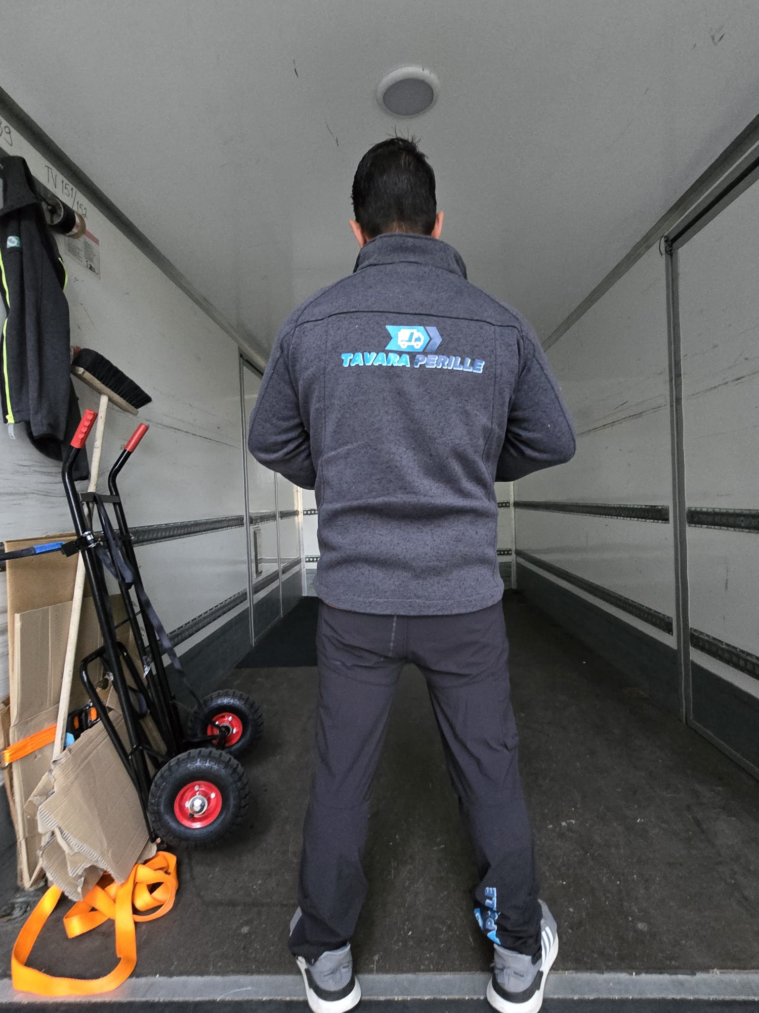 Maksutavat – Tavaraperille muuttomies valmiina palvelemaan