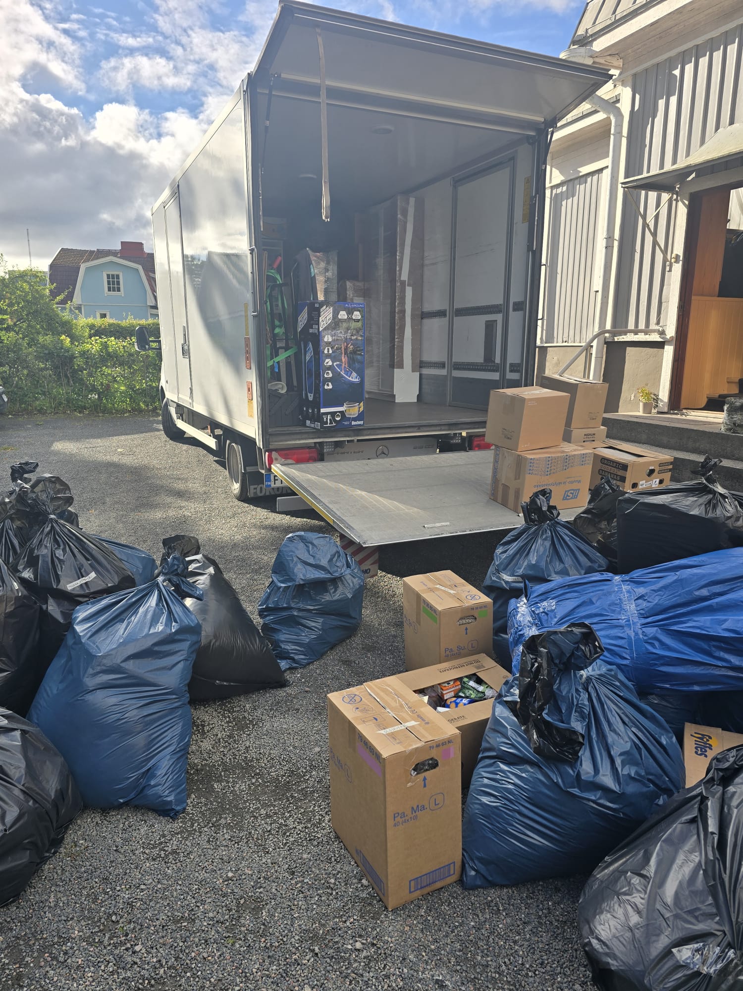 Tyhjennyspalvelu – asunnon tyhjennys ja tavaroiden lastaus