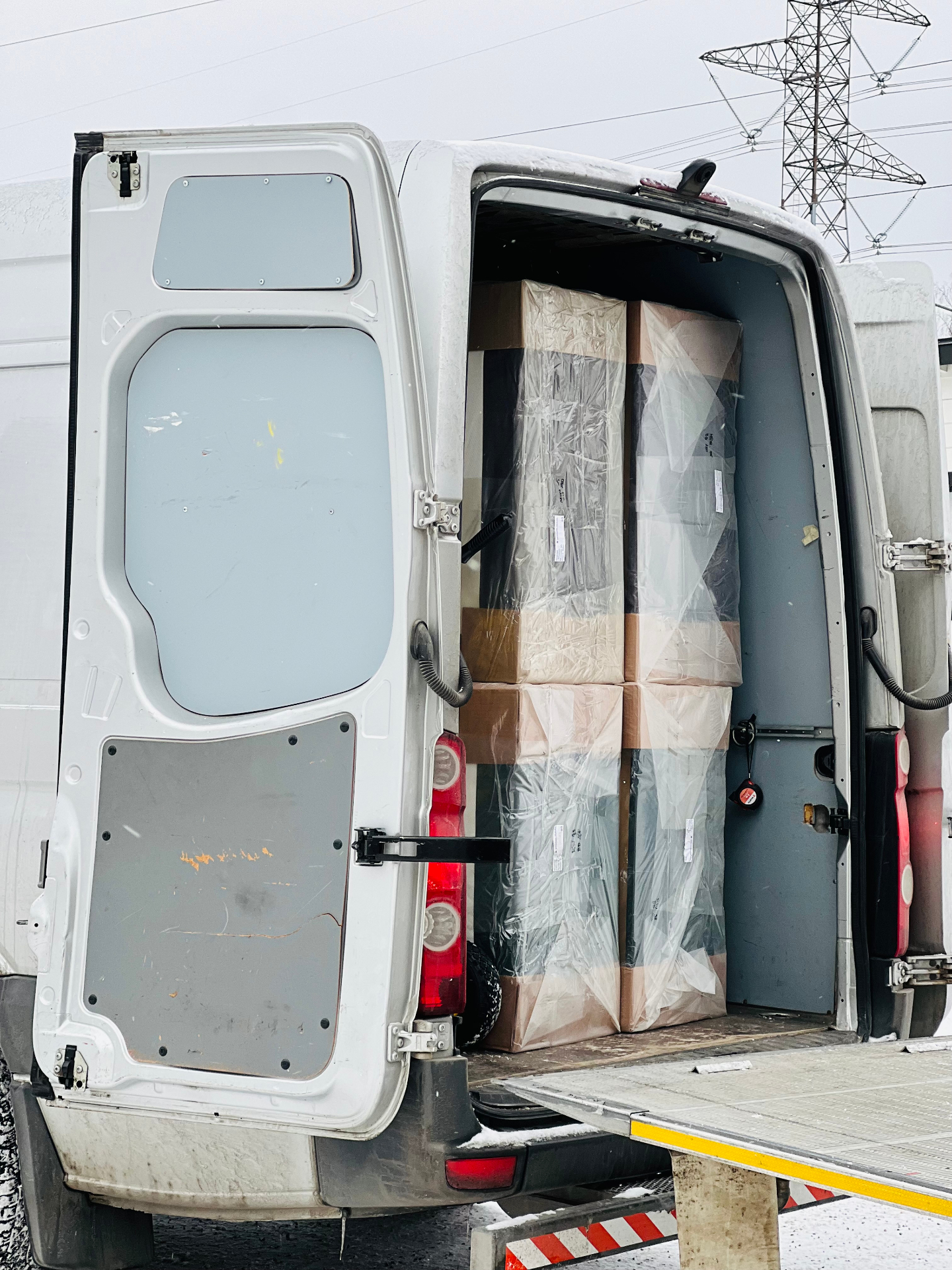 IKEA kuljetus ja kokoaminen – IKEA-tuotteet pakattuna autoon